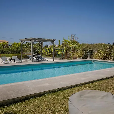 Вилла Ai Helis Beach House By Vintage Travel Свороната