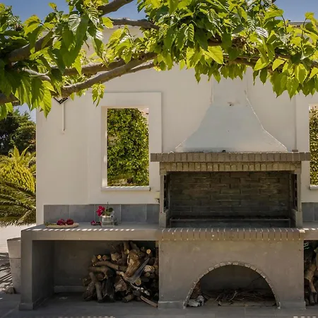Ai Helis Beach House By Vintage Travel Вилла